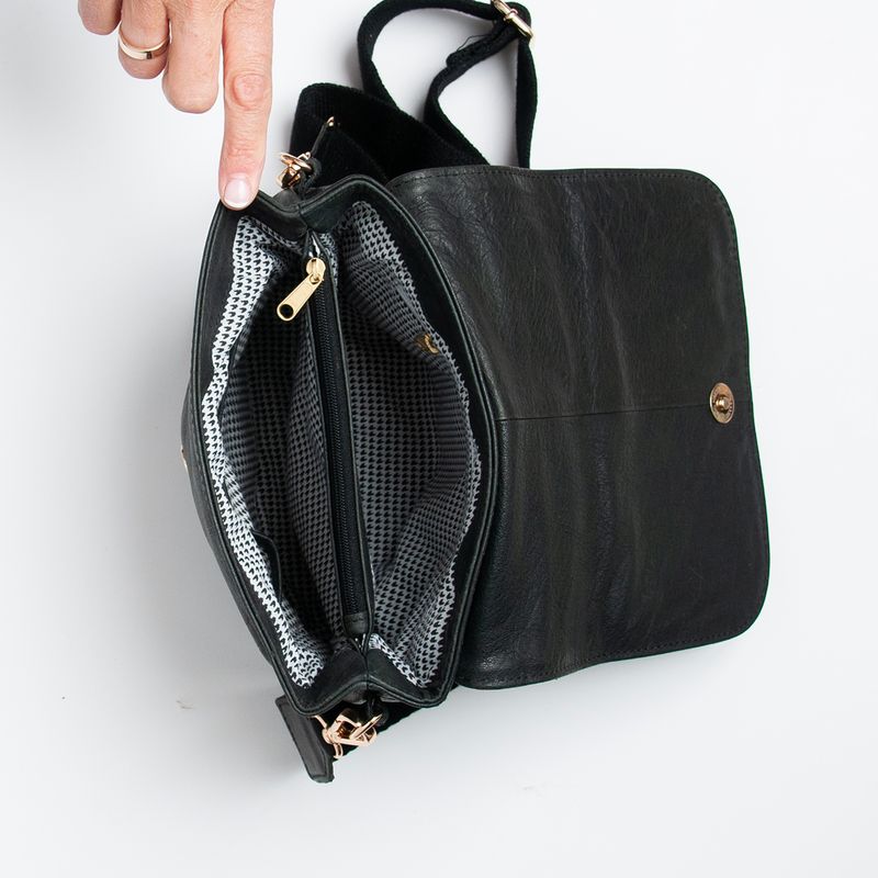 LEXI clutch i skinn - svart