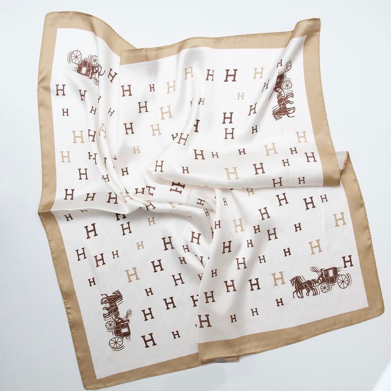 Lite skjerf med H-print - beige
