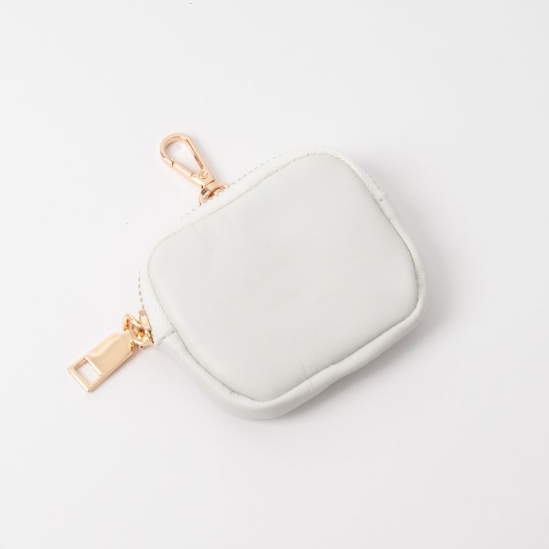 Mini-case med krok, offwhite – perfekt til AirPods, ørepropper eller kort