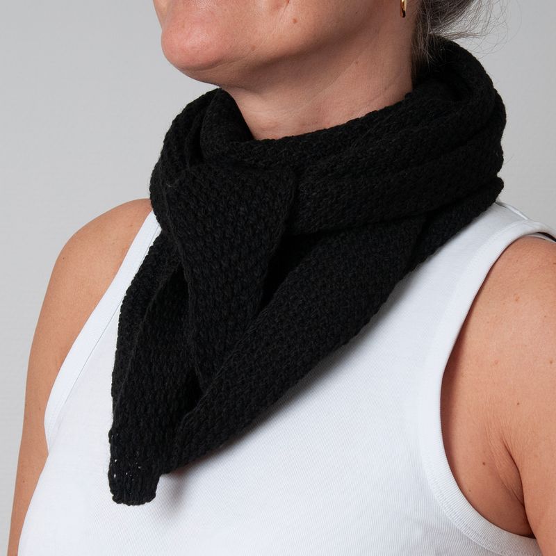 Perlestrikket triangel skjerf - svart