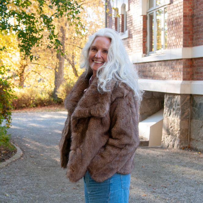 Hovedbilde Fuskpels jakke med stor krage mørk beige