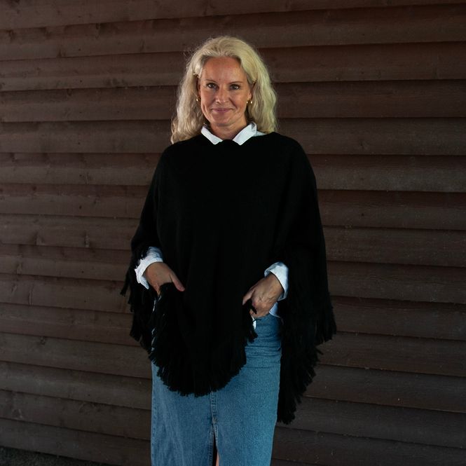 Huvudbild STELLA stickad poncho - svart