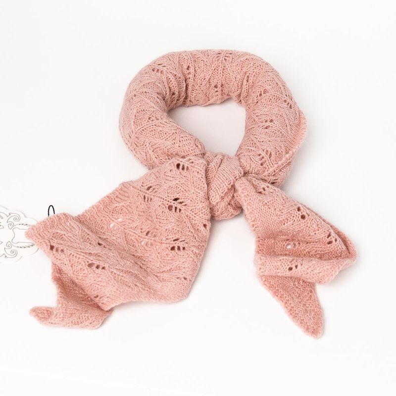 Liten trekantsjal pudder rosa - stickad scarf i akryl