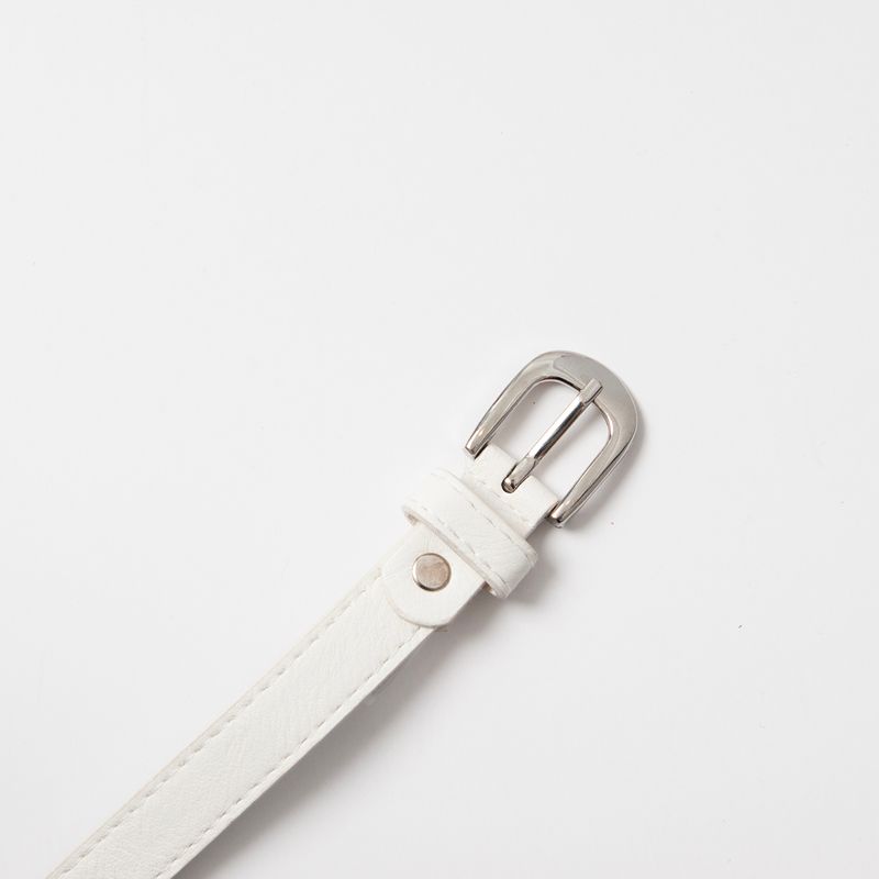 Smalt belte med sølvspenne - hvit