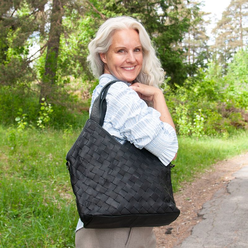 LOUIS stor flettet shopper i skinn - svart