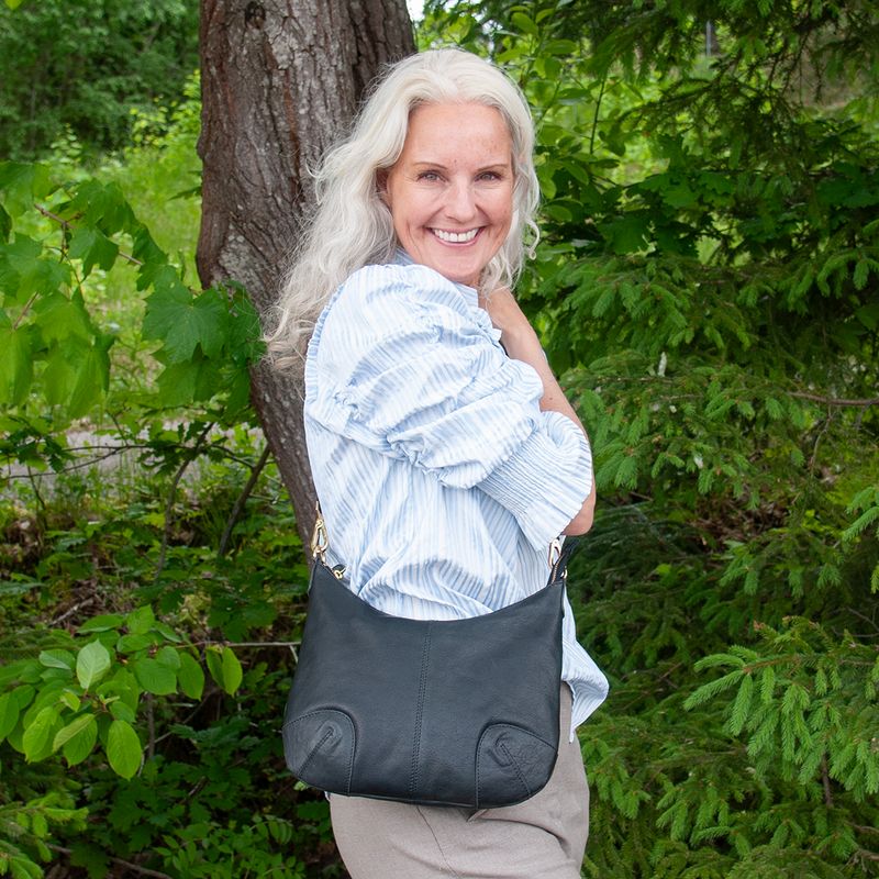LØV skinn bag med dobbel rem - svart