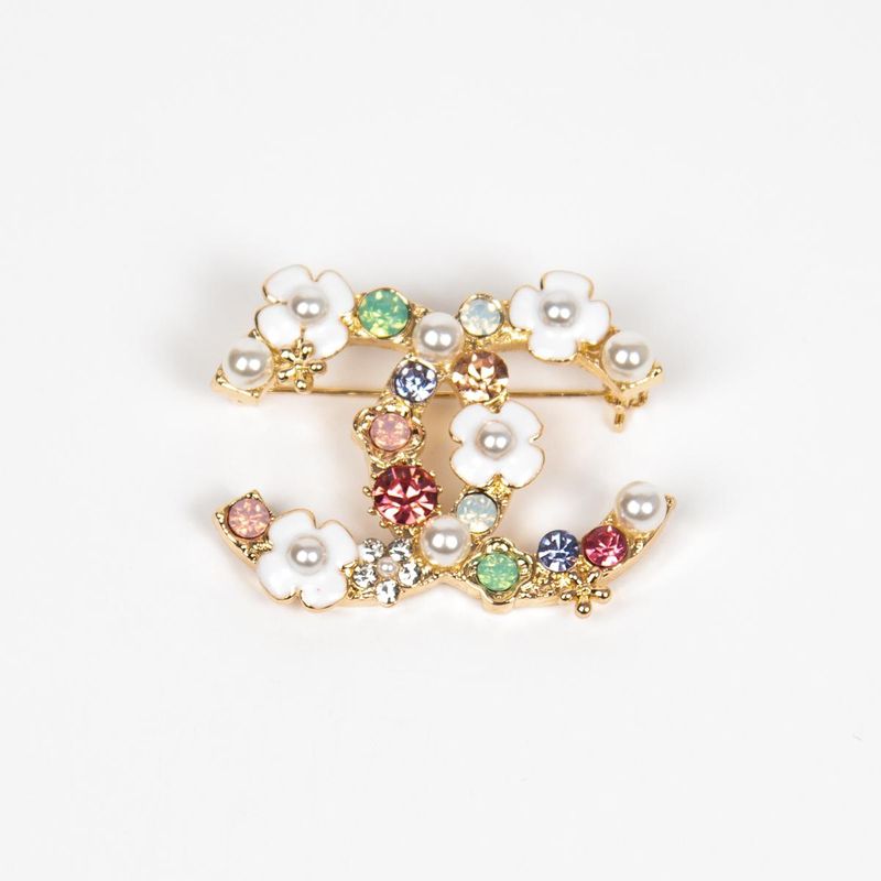 Brosje i gullfarget metall - blomster med perler og farget strass 4,5 x 3,5 cm